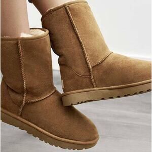 UGG Classic Short II Boots Women's 9 Tan Suede Mid-Calf Sheepskin Zip Up Outdoor